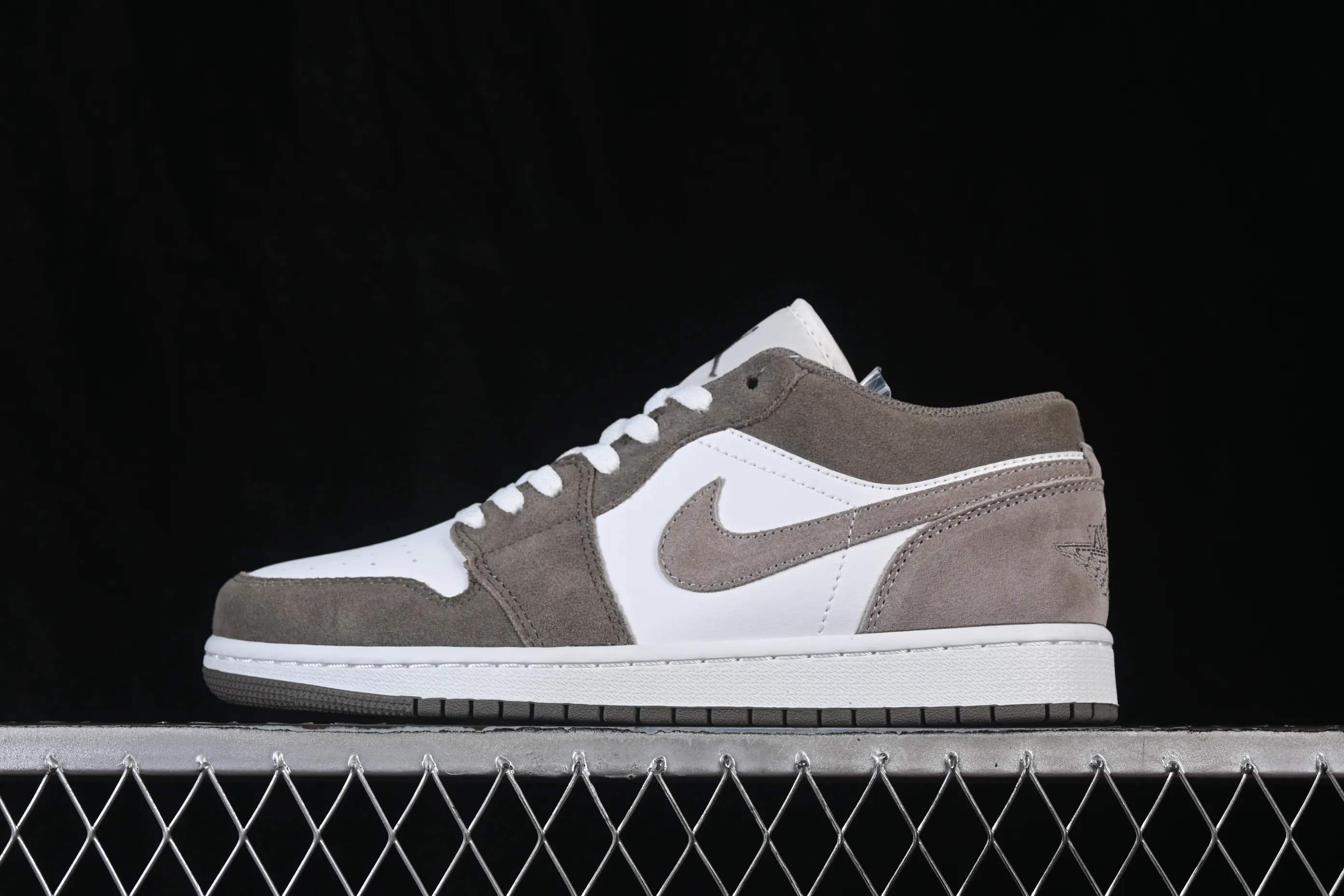 All categories Air Jordan Jordan series basketball shoes Air Jordan 1 Low Air Jordan 1 Low AJ1 Joe 1 white gray low-top retro cultural basketball shoes 553558-046
